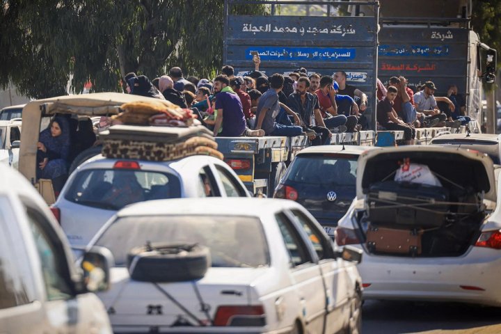 Desplazamiento forzoso de palestinas y palestinos, en Gaza, tras el ultimátum del ejército israelí el 13 de octubre de 2023. AFP - MAHMUD HAMS