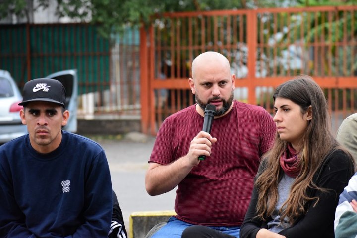 Octavio Crivaro, referente del PTS-FIT también estuvo presente en el comité de solidaridad