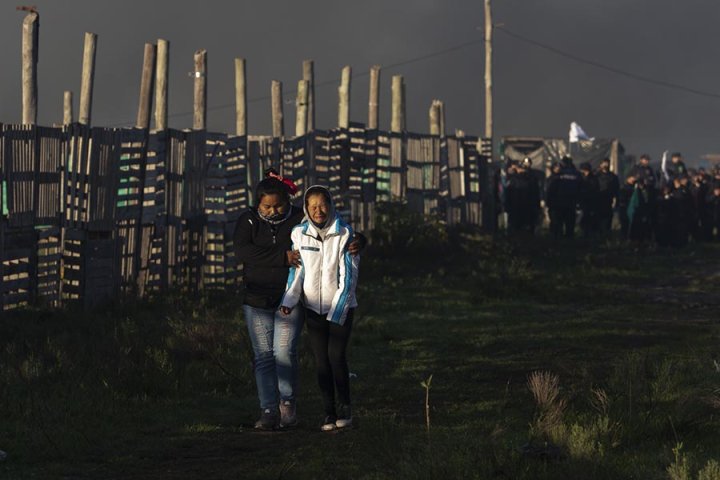 Las tropas avanzan contra mujeres y niños