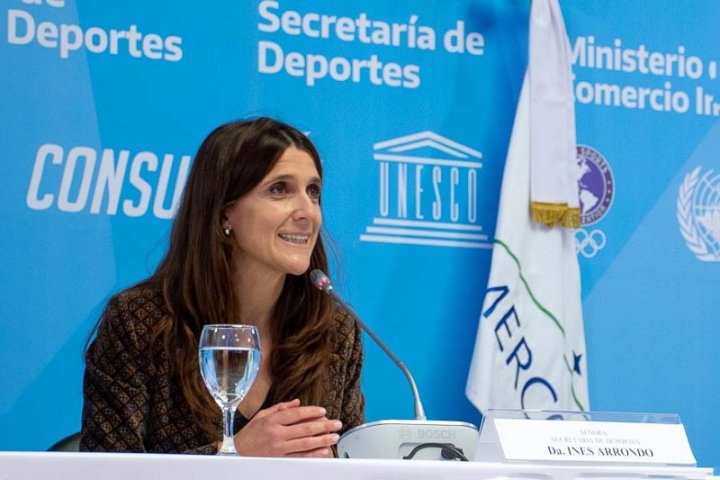 Inés Arrondo es la primera mujer en ocupar el cargo en la Secretaría de Deportes. También fue deportista y jugó en la selección femenina de hockey.