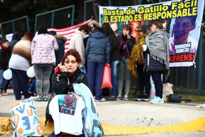 Foto: Matías Baglietto. A la salida del Tribunal Oral en lo Criminal 25