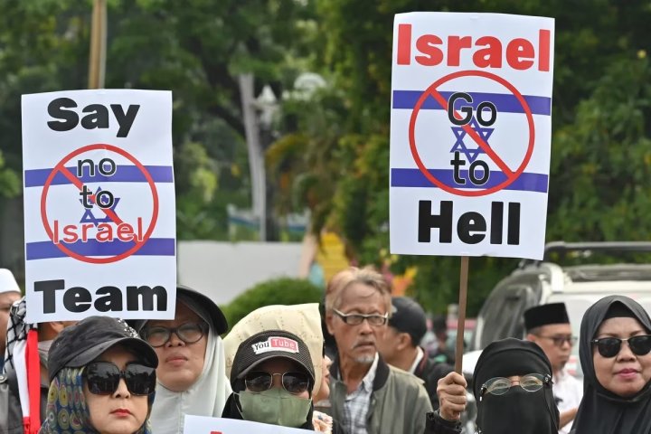 Protestas en Yakarta (capital de Indonesia) contra el Estado de Israel por sus políticas opresivas contra la población palestina.