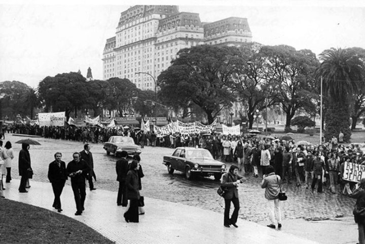 Cortejo fúnebre por Rodolfo Ortega Peña